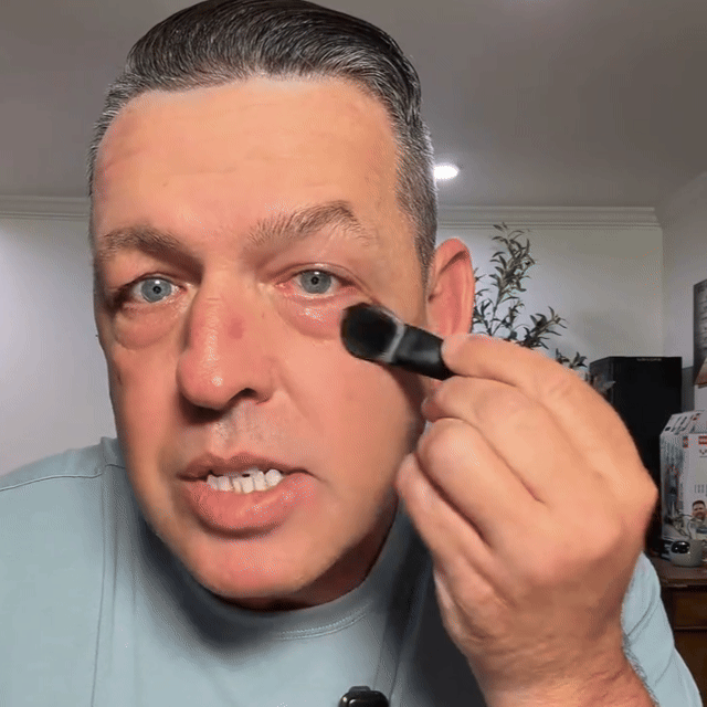 COUGEX Instant Lift Eye Cream application demonstration
